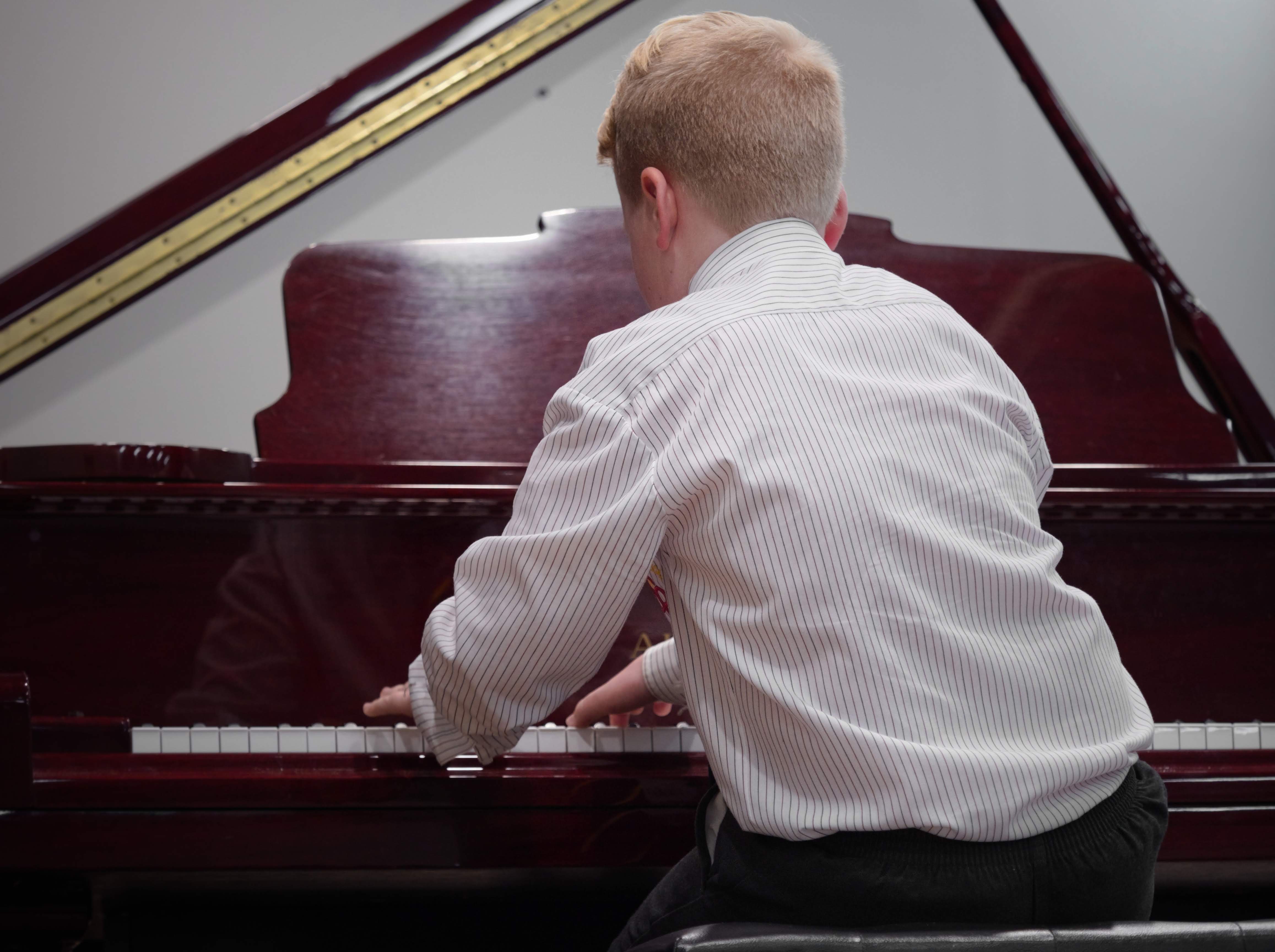 WGE Pianoforte Day 1 Oscar Wilkins Displays his skills on the Piano